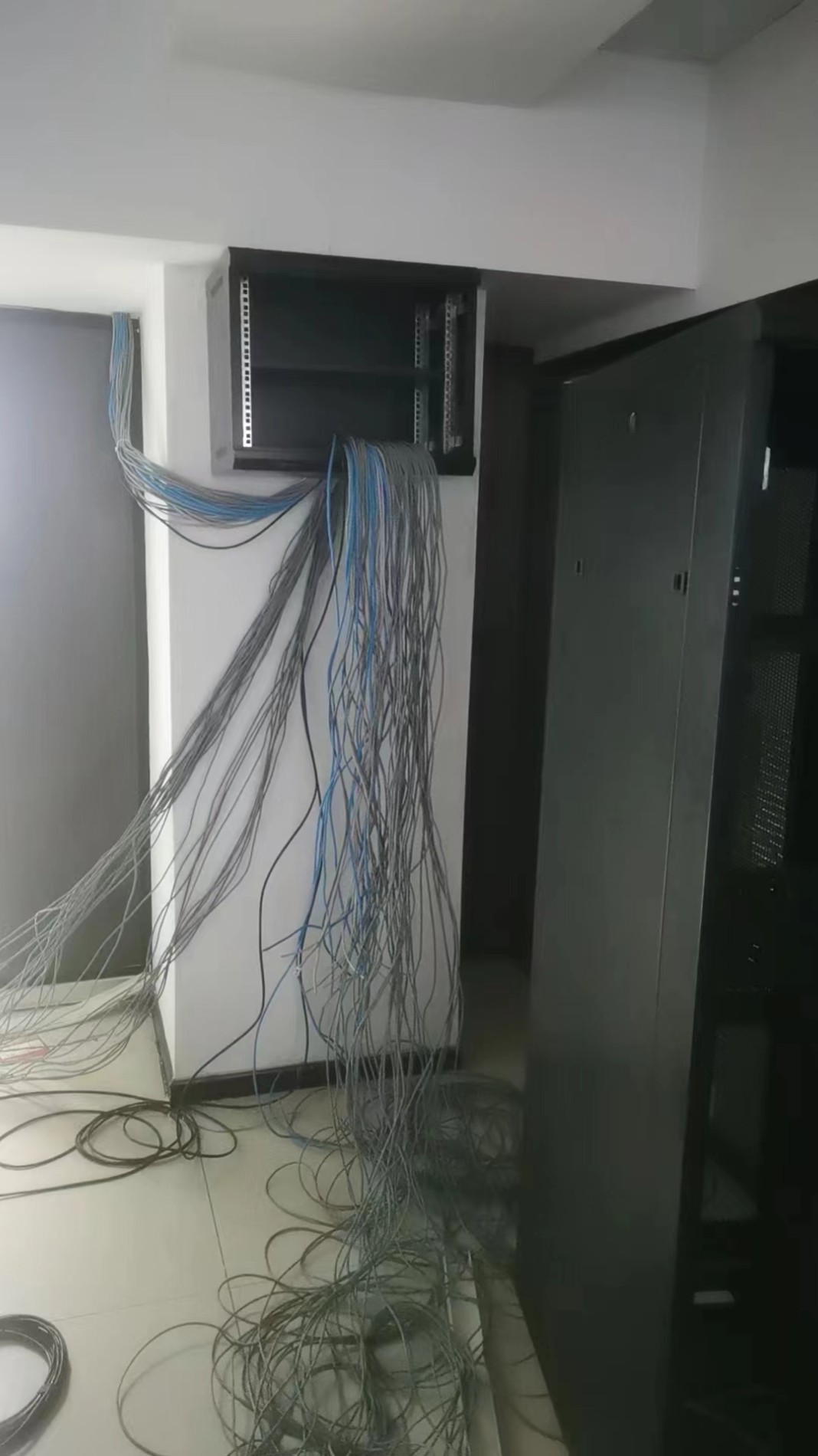 网络机柜图片